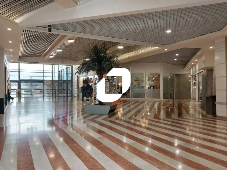 Retail in Le Crès for lease - Building Photo - Image 1 of 5