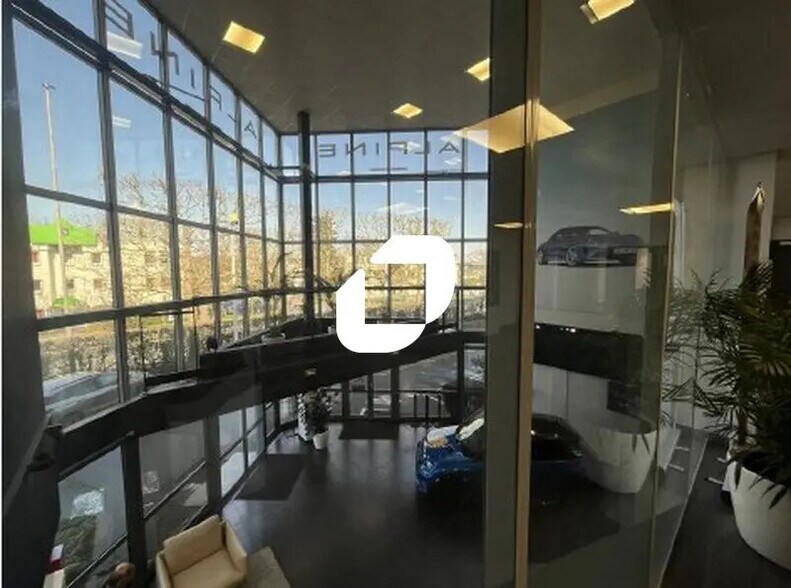 Flex in Les Ulis for lease - Building Photo - Image 1 of 9