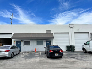 1900-2261 NW 29th St, Oakland Park, FL for lease Building Photo- Image 1 of 2