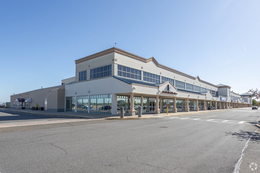 234 Airport Plaza Blvd, Farmingdale, NY for lease - Building Photo - Image 1 of 14