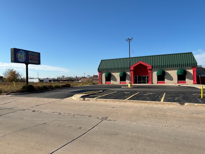 200 Collins Rd NE, Cedar Rapids, IA for lease - Building Photo - Image 3 of 22