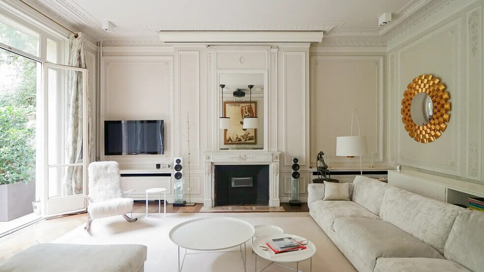 Office in Paris for sale - Building Photo - Image 2 of 32