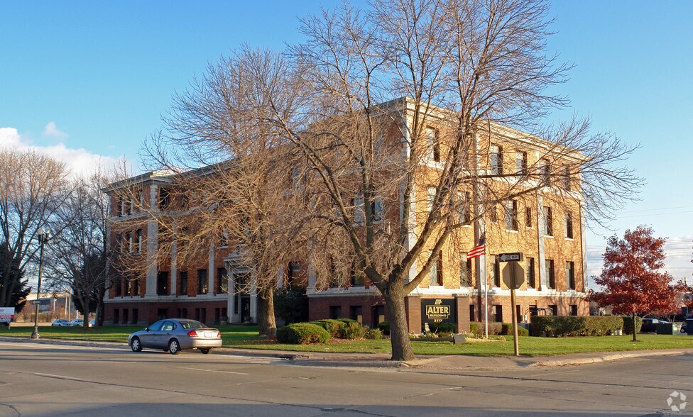 2117 State St, Bettendorf, IA 52722 Office Space for Lease