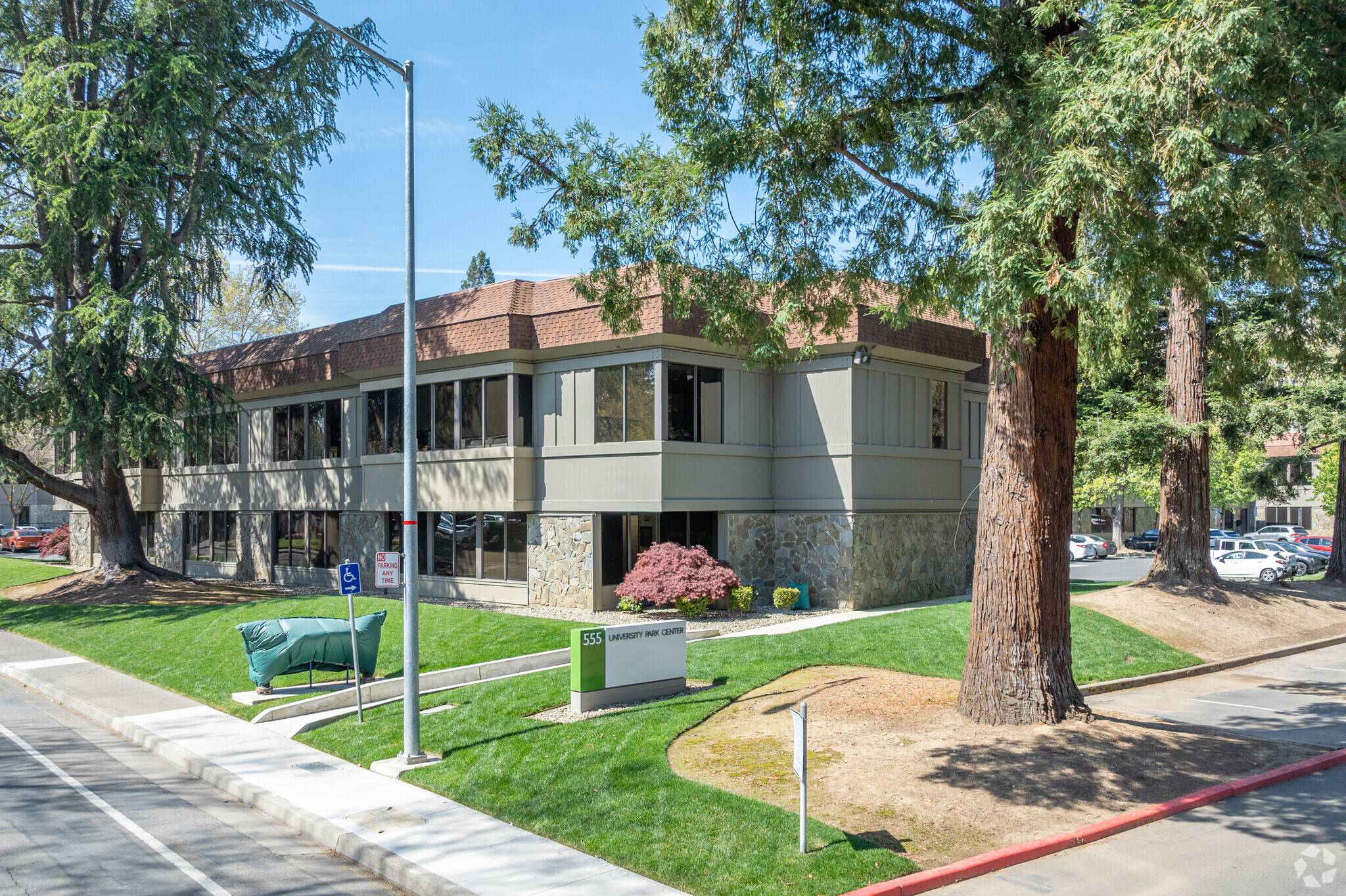 555 University Ave, Sacramento, CA for lease Primary Photo- Image 1 of 17