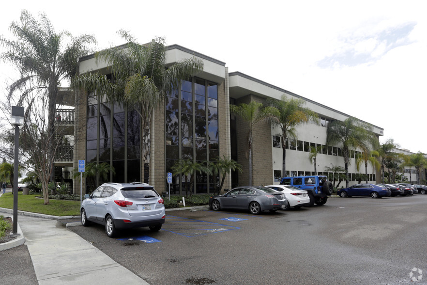 8825 Aero Dr, San Diego, CA for lease - Building Photo - Image 1 of 5