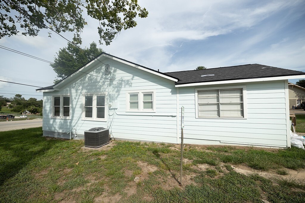 661 W Main St, Bellville, TX for sale Primary Photo- Image 1 of 1