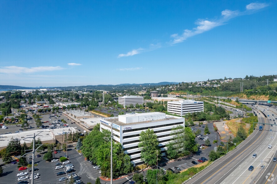 555 S Renton Village Pl, Renton, WA for lease - Building Photo - Image 3 of 7