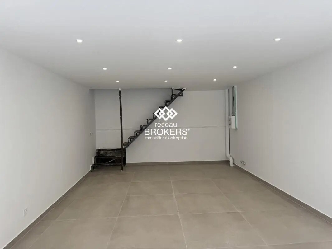 Retail in Aubervilliers for lease Interior Photo- Image 1 of 4