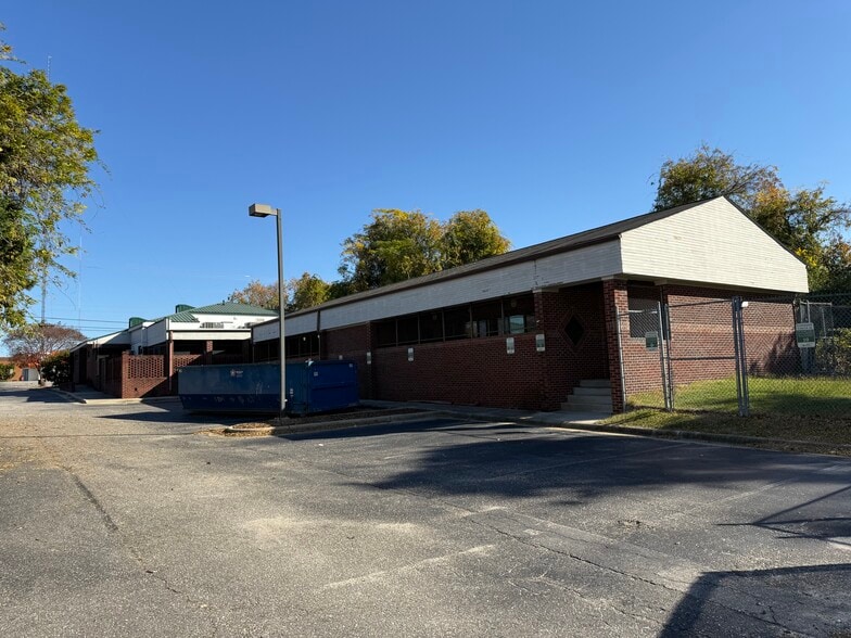 3309 Bragg Blvd, Fayetteville, NC for lease - Building Photo - Image 3 of 32