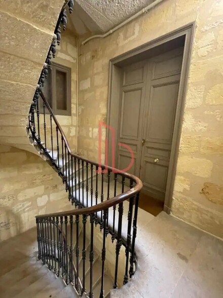 Office in Bordeaux for lease - Interior Photo - Image 3 of 9