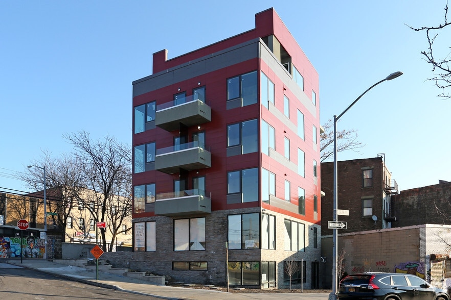1202 Astoria Blvd, Astoria, NY for lease - Building Photo - Image 2 of 6