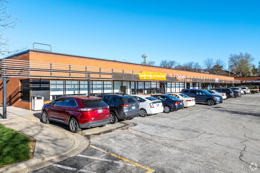 13402-13438 W 62nd Ter, Shawnee, KS for lease - Building Photo - Image 1 of 5