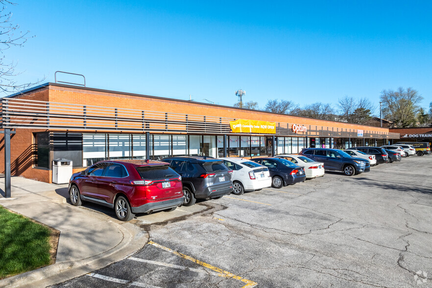 13402-13438 W 62nd Ter, Shawnee, KS for lease - Primary Photo - Image 1 of 5