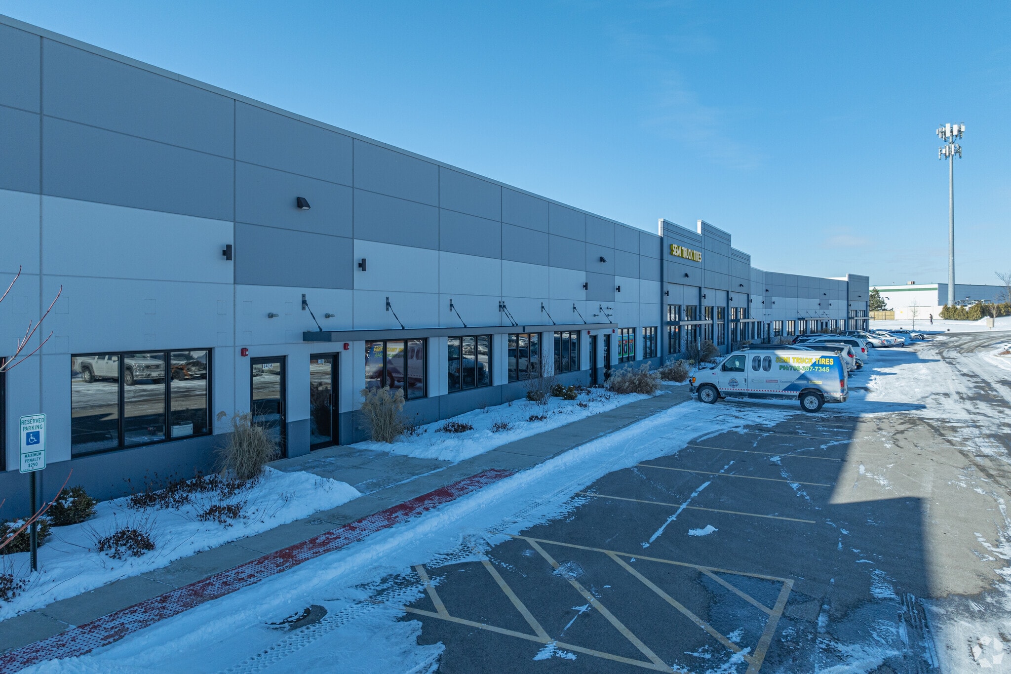 1440 Bolingbrook Dr, Romeoville, IL for lease Primary Photo- Image 1 of 28