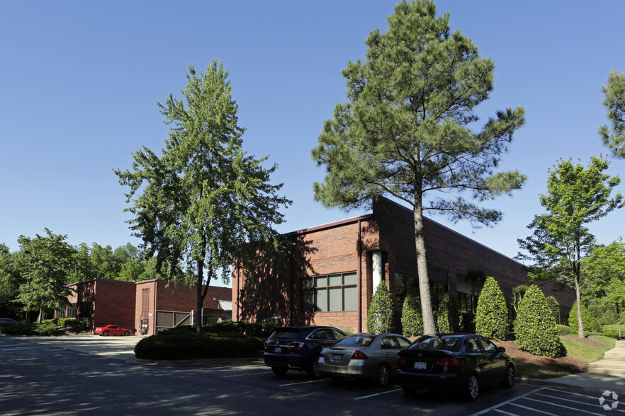 598 Airport Blvd, Morrisville, NC for lease - Building Photo - Image 3 of 9