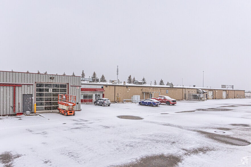 7720 17 St NW, Edmonton, AB for lease - Building Photo - Image 3 of 4