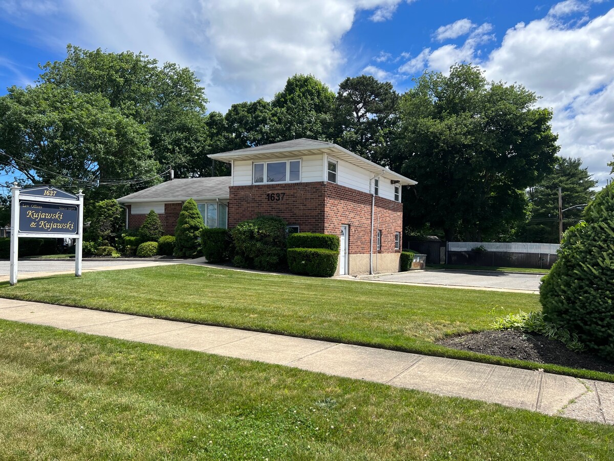 1637 Deer Park Ave, Deer Park, NY 11729 | LoopNet