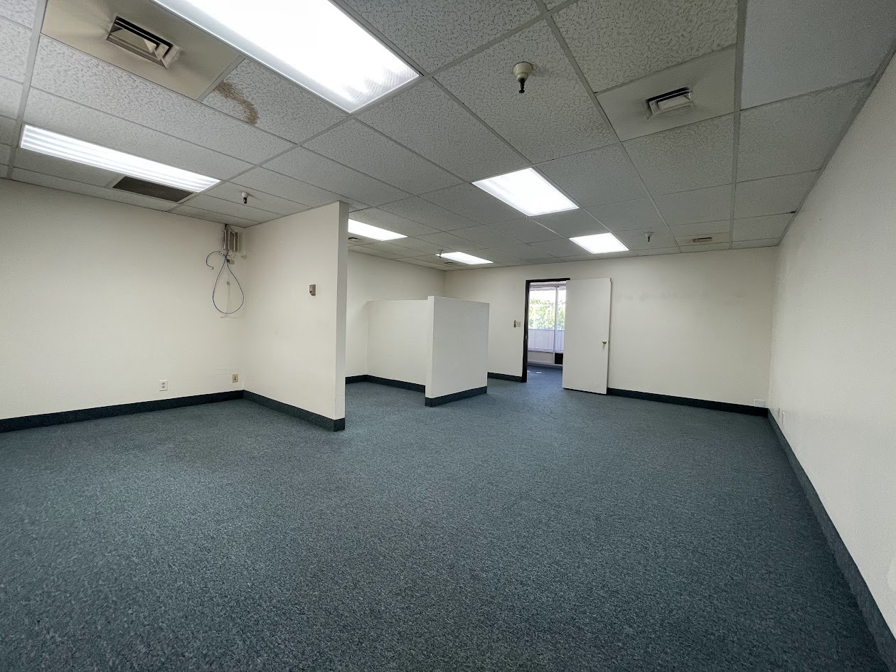 3376-3396 Lakeside Dr, Reno, NV for lease Interior Photo- Image 1 of 5