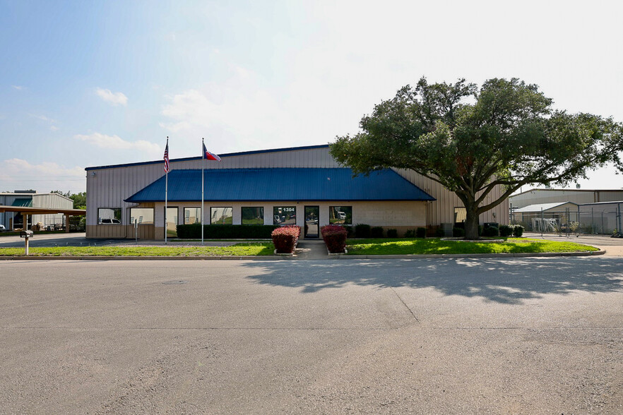 1304 W Industrial Blvd, Round Rock, TX for lease - Building Photo - Image 2 of 14