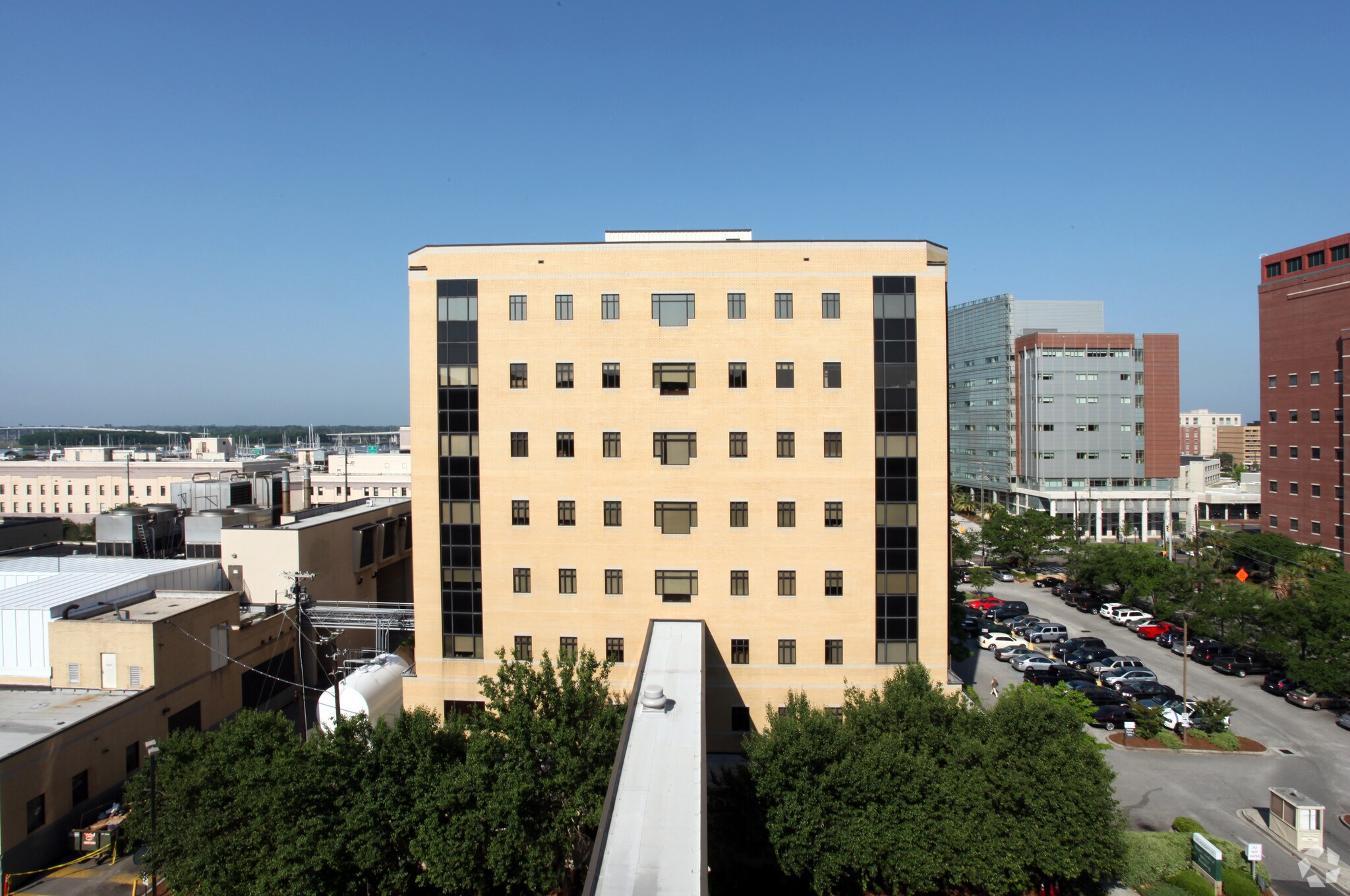 125 Doughty St, Charleston, SC 29403 Roper Medical Office Building