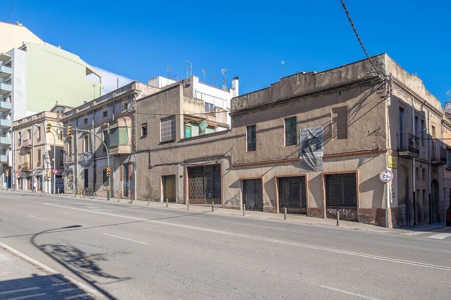 Zona centre Figueres portfolio of 2 properties for sale on LoopNet.com - Building Photo - Image 2 of 23