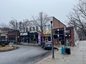 119-123 E Court Sq, Decatur, GA for lease Building Photo- Image 1 of 7