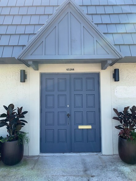 6526-6536 Central Ave, Saint Petersburg, FL for lease - Building Photo - Image 3 of 8