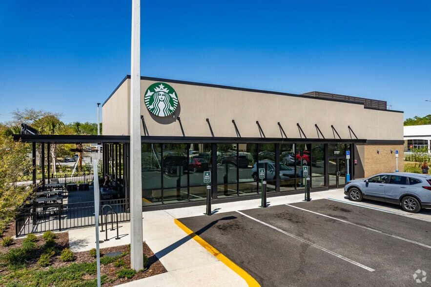 3727 E Silver Springs Blvd, Ocala, FL for sale - Primary Photo - Image 1 of 6