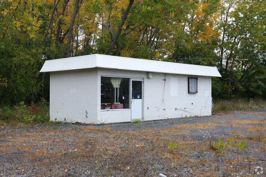 6867 Manlius Center Rd, East Syracuse, NY for sale - Primary Photo - Image 1 of 1
