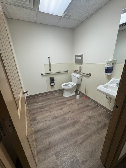 5628 W Clearwater Ave, Kennewick, WA for lease - Building Photo - Image 3 of 12