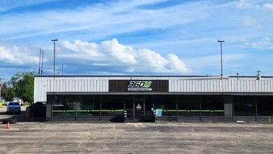 2060 Omro Rd, Oshkosh, WI for lease Building Photo- Image 1 of 5