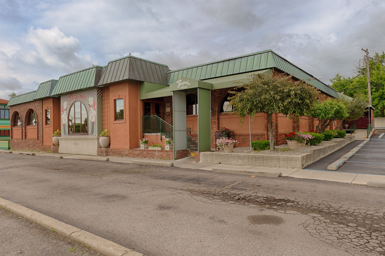 31555 Woodward Ave, Royal Oak, MI 48073