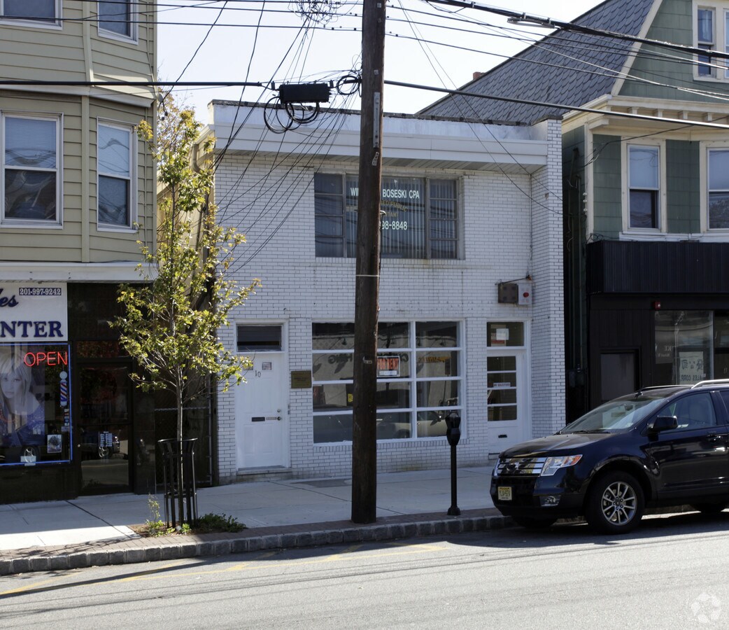 10 Ridge Rd, North Arlington, NJ 07031