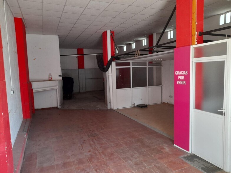 Retail in Cáceres for sale - Building Photo - Image 1 of 8