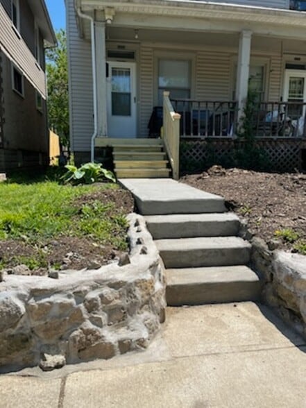 2480 Deming Ave, Columbus, OH for sale - Building Photo - Image 2 of 8