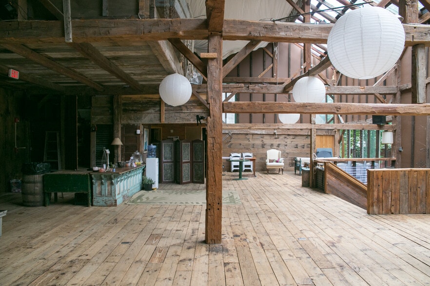 864 S Undermountain Rd, Sheffield, MA for sale - Building Photo - Image 3 of 4