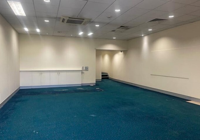 346 Abergele Rd, Colwyn Bay for lease - Interior Photo - Image 3 of 6