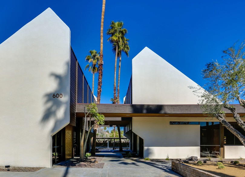 750 E Tahquitz Canyon Way, Palm Springs, CA for lease - Primary Photo - Image 1 of 37