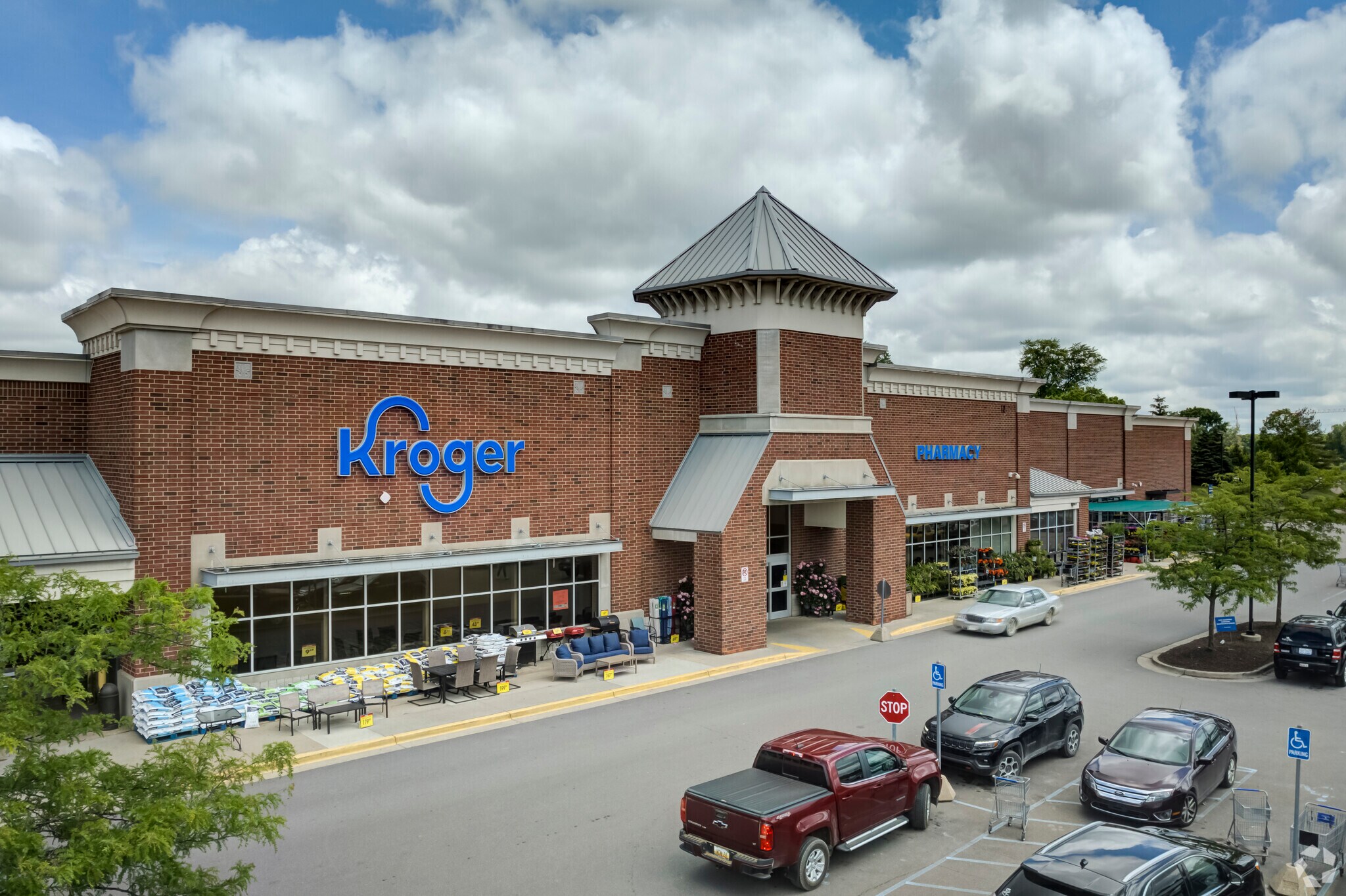 108 W Highland Rd, Howell, MI for sale Primary Photo- Image 1 of 1