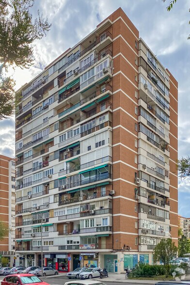 Multifamily in Madrid, Madrid for sale - Building Photo - Image 2 of 3