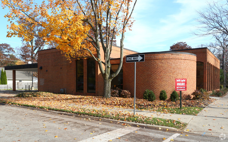 120 E Scranton Rd, Lake Bluff, IL for sale - Building Photo - Image 1 of 5