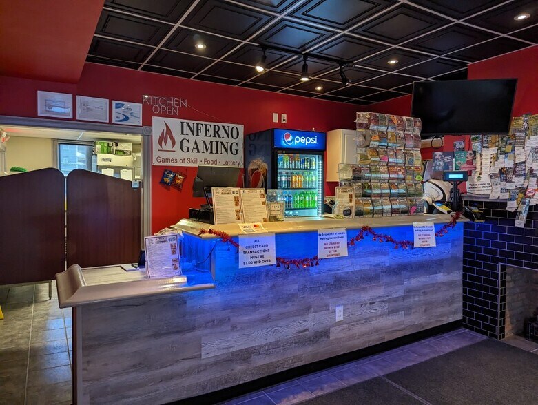 1002 Church St, Johnstown, PA for sale - Interior Photo - Image 2 of 8