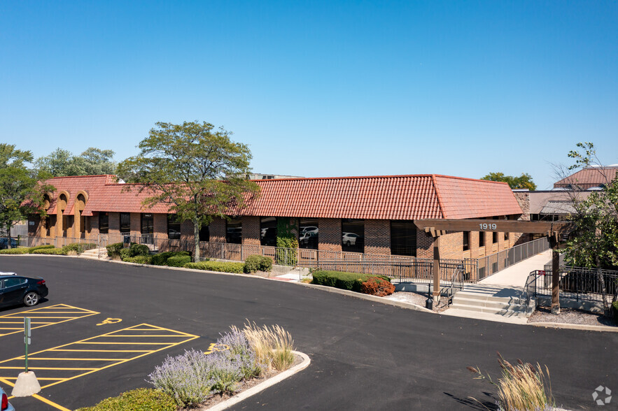 1919 S Highland Ave, Lombard, IL for sale - Primary Photo - Image 1 of 1