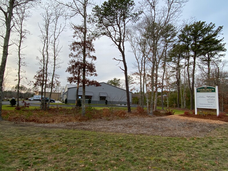 11 Evergreen Cir, Mashpee, MA for lease - Building Photo - Image 3 of 12