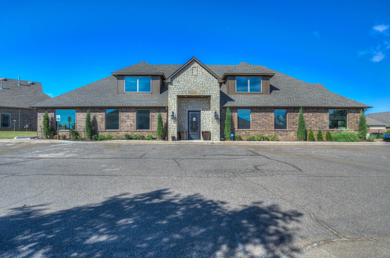 16216 Sonoma Park, Edmond, OK for lease - Building Photo - Image 1 of 11