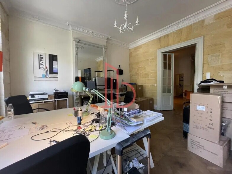 Office in Bordeaux for lease - Interior Photo - Image 2 of 9