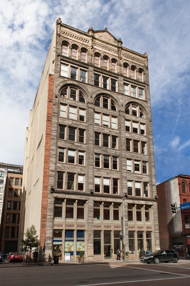 925 Liberty Ave, Pittsburgh, PA for lease - Building Photo - Image 1 of 8