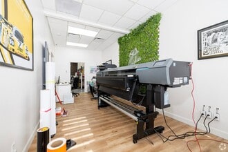 2900-2990 Rue Halpern, Montréal, QC for lease Interior Photo- Image 2 of 9