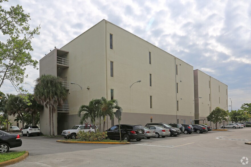 6501 NW 36th St, Miami, FL for sale - Building Photo - Image 1 of 7