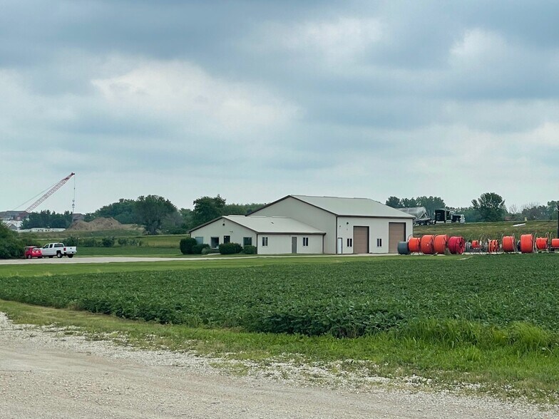 4299 Lewis Access Rd, Center Point, IA for sale - Building Photo - Image 2 of 19